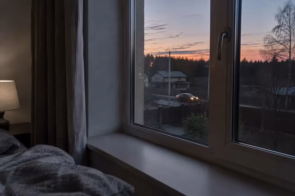 Свет у оконного откоса