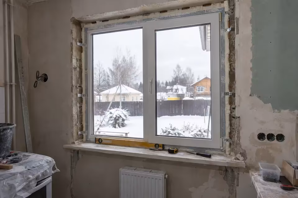 Монтаж кухонного окна